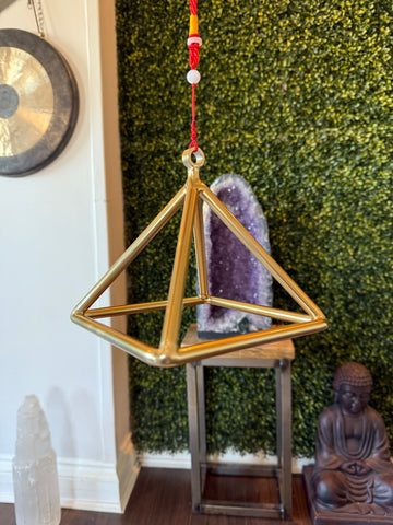 Gold singing crystal quartz pyramid in 7inch