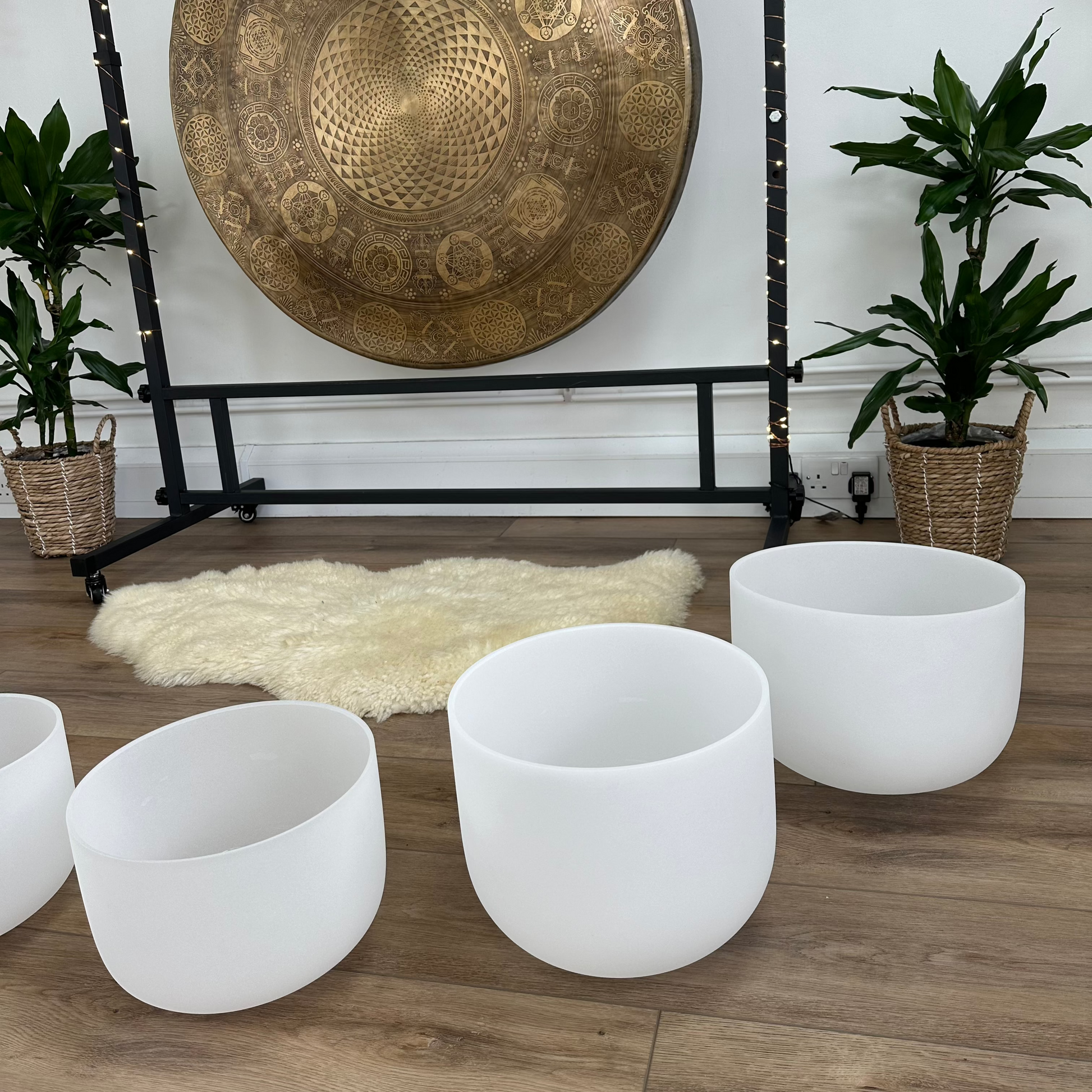 White singing bowl set