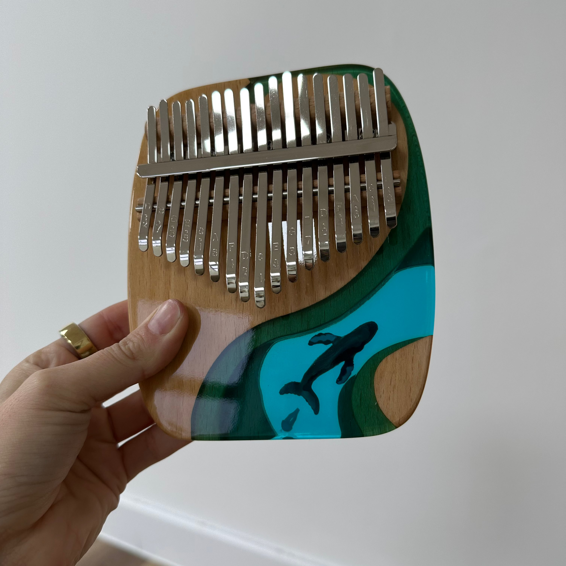 21-key kalimba in maple wood with Dolphin design