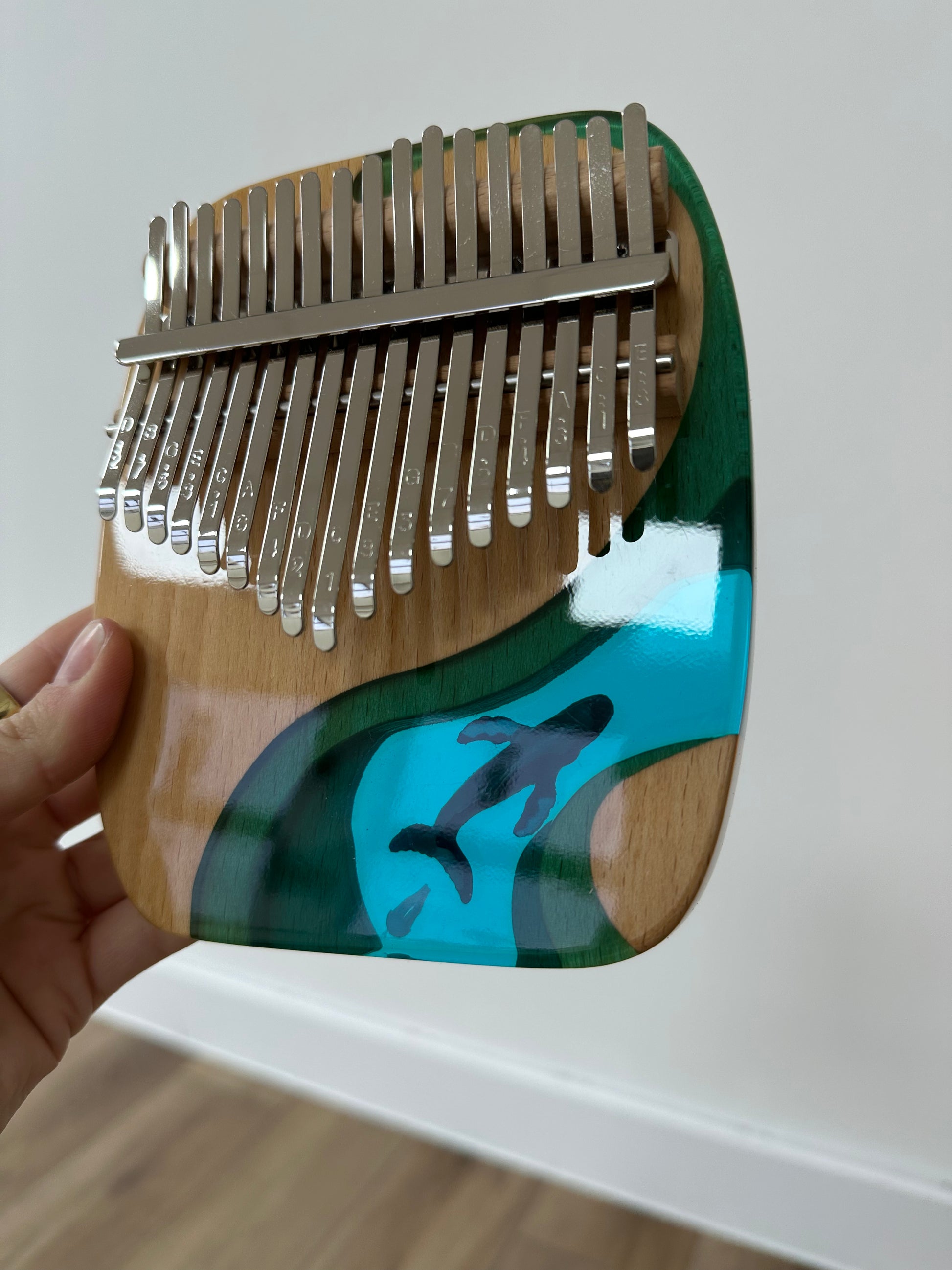 21-key kalimba in maple wood with Dolphin design